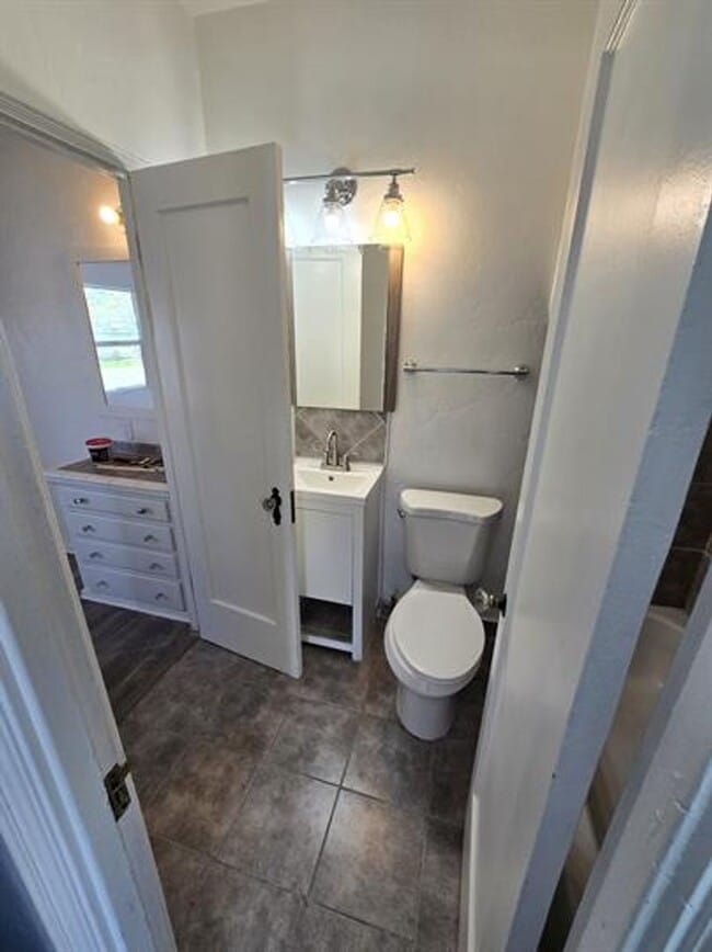 Building Photo - 818 S Arizona Ave