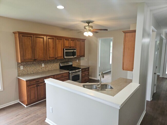 Building Photo - Spacious Hiram House on 1.37 Acres