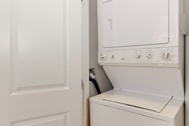 Building Photo - 1220 13th St NW