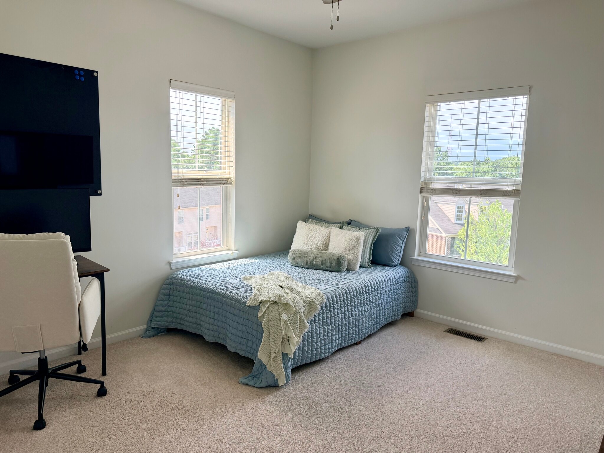 Building Photo - 9360B Esplanade Ct