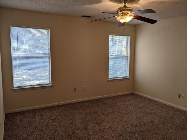 Building Photo - 1226 Roberts Way