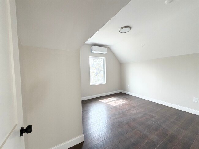 Building Photo - 3 1/2 Buffum St