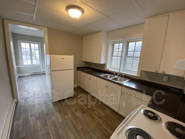 Building Photo - 120 Lincoln Way W