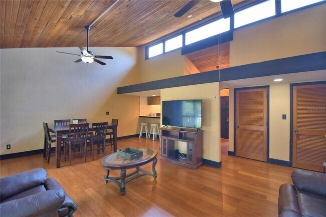 Building Photo - 5027 Sherwood Ln