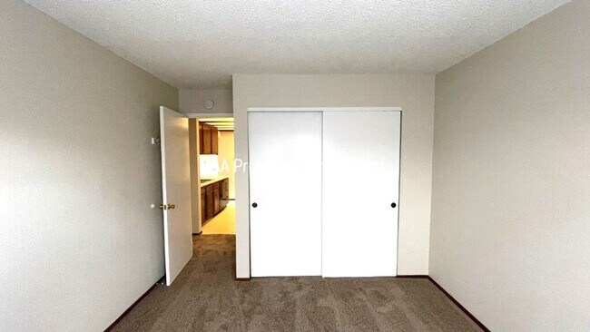 Building Photo - Nice 4 bedroom 2 bath Single family home in great neighborhood!