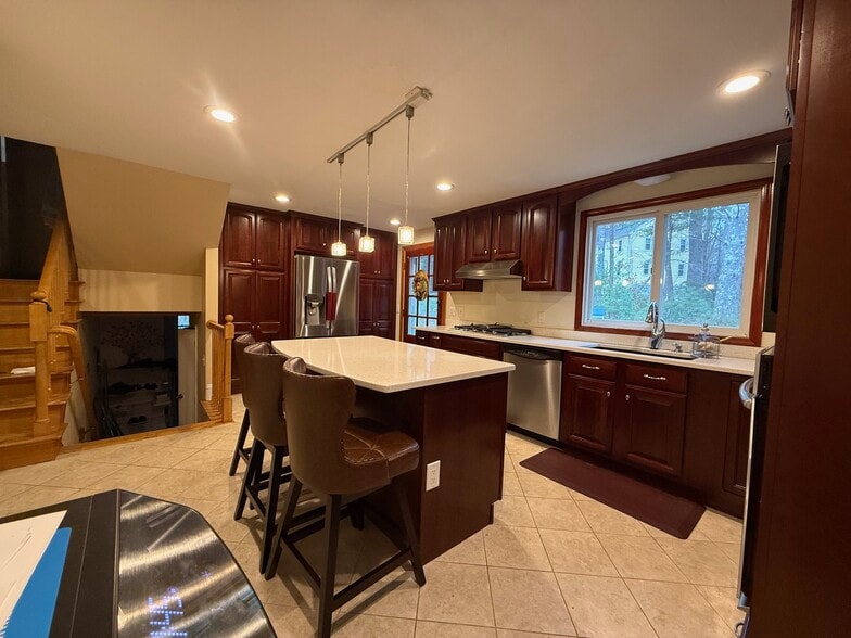 Kitchen - 34 Hitching Post Ln