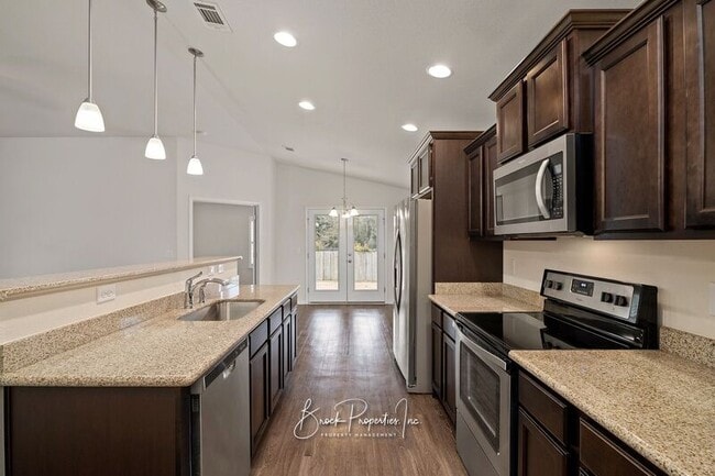 Building Photo - 5515 Peach Dr