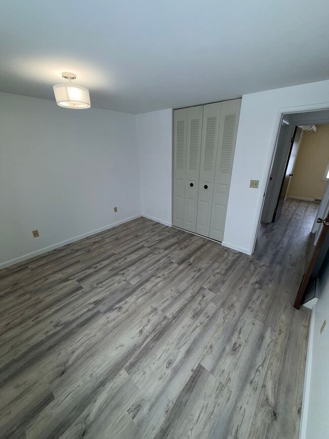 Building Photo - Move- In Ready 3-Bedroom Home in a Desirable Residential Area