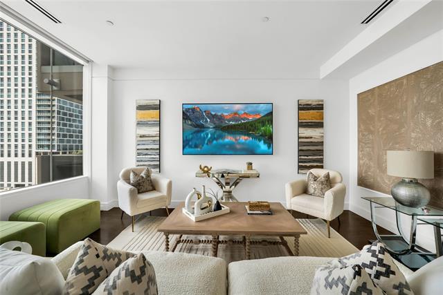 Building Photo - 2408 Victory Park Ln