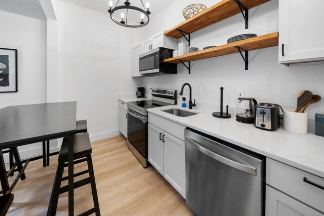 Building Photo - 704 Wayne St