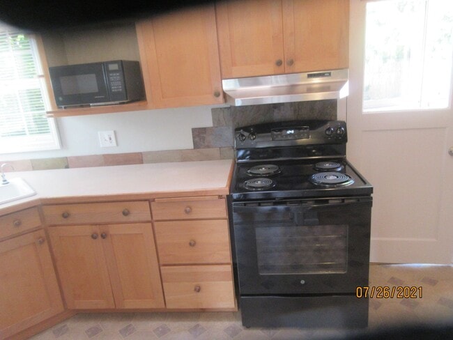 Building Photo - (936) 18th Street Home - 3 Bedroom / 2 Bat...