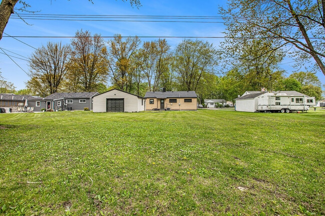 Building Photo - 45207 Paris Dr