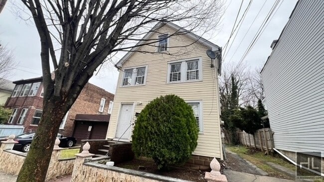 Building Photo - NORTH BURGHER AVENUE