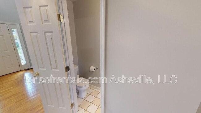 Building Photo - 15 Collenwood Rd