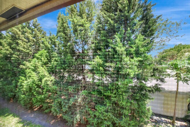 Building Photo - 5151 W Club Cir
