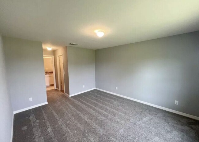 Building Photo - AVAILABLE NOW! 3 Bedroom + Den - 2 Bathroo...