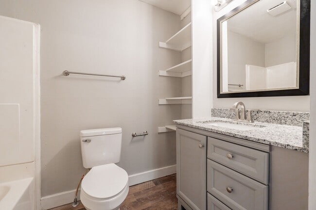 Building Photo - * Move-In Special * Beautiful 3 Bed / 2 Ba...