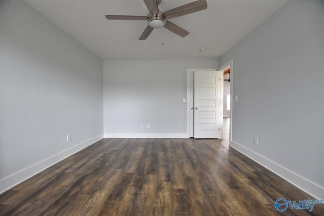 Building Photo - 300 Stone Hill Dr