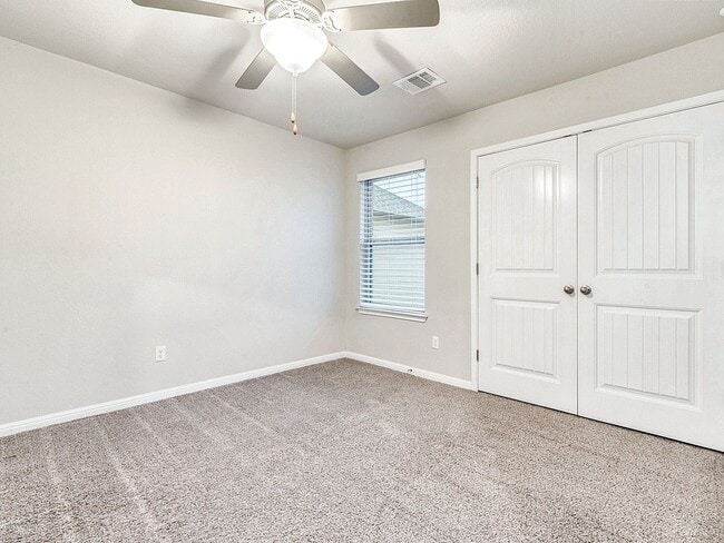 Building Photo - Warm & Welcoming 3/BR 2.5 Home in Dripping...