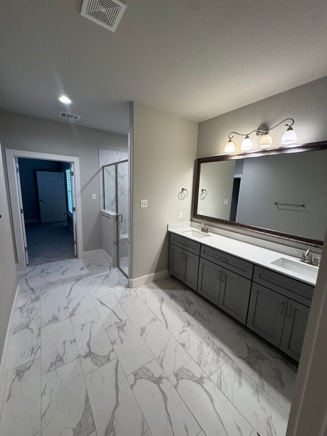 Building Photo - MOVE IN READY - 3/2/2 - GODLEY ISD