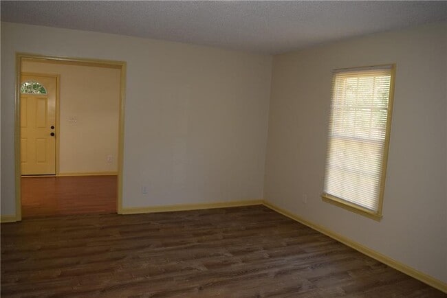 Building Photo - 475 Holly Ridge Dr NW