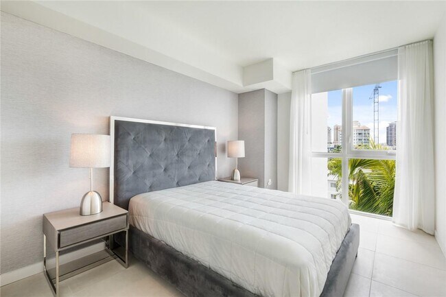 Building Photo - 401 N Birch Rd