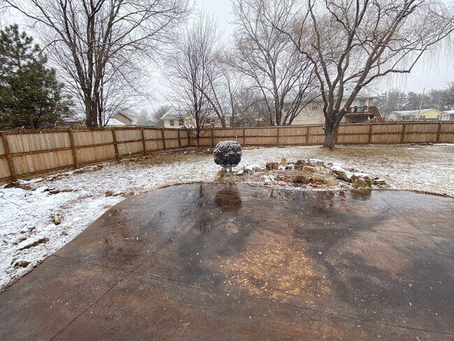 Building Photo - 10802 W Carr Ave