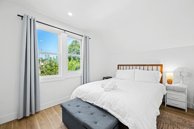 Building Photo - 906 Villa Ave