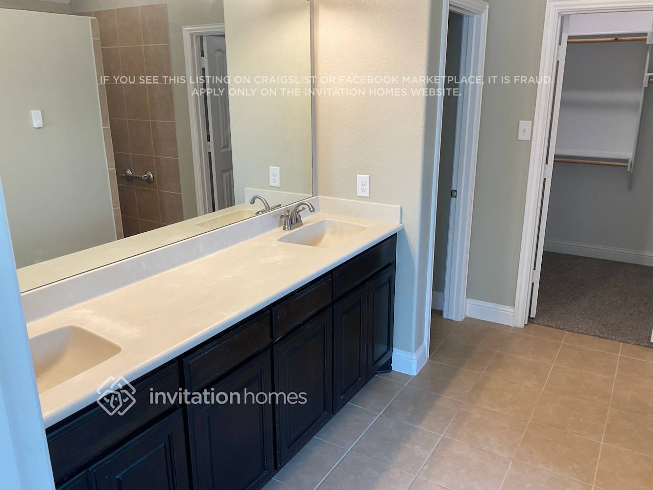 Building Photo - 5609 Paradise Dr
