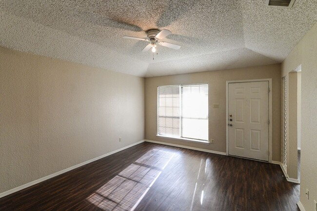 Building Photo - Great Duplex in Rowlett!