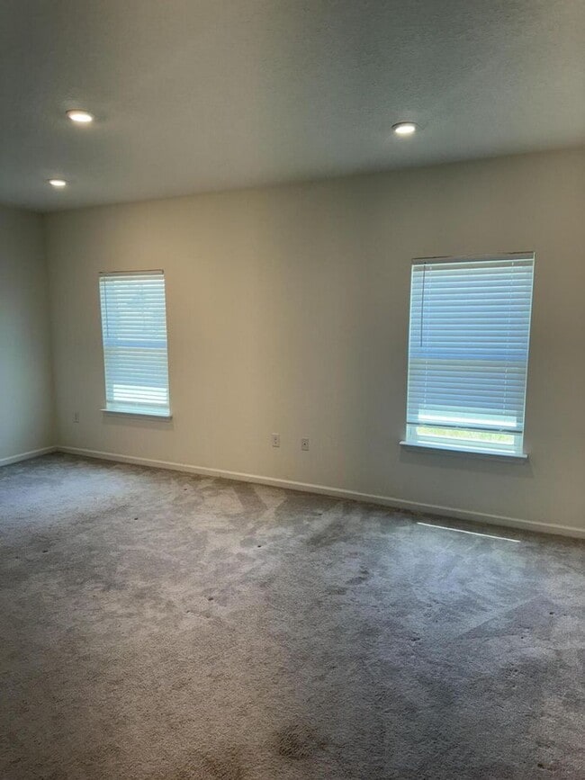 Building Photo - Charming 4 bedroom 3 bathroom in Yellow River Ranch