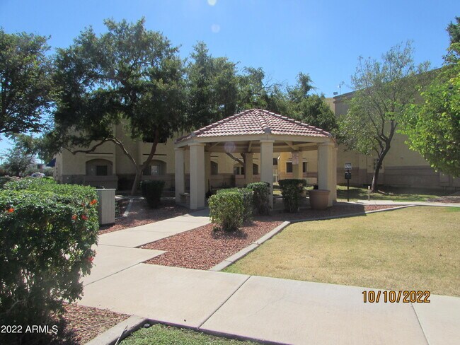 Building Photo - 12221 W Bell Rd