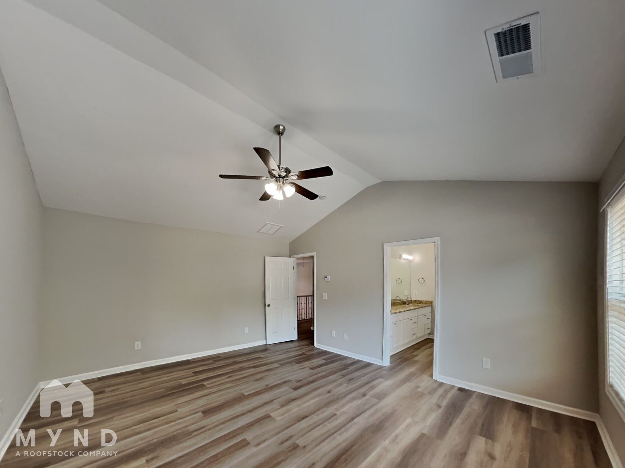 Building Photo - 2250 Village Green Dr