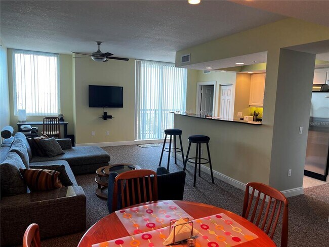 Building Photo - 800 N Tamiami Trl