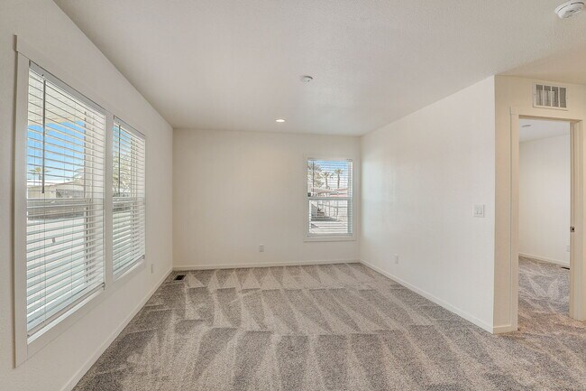 Building Photo - 6 Lapin St