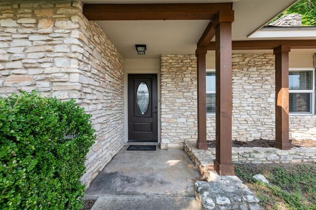 Building Photo - 2506 Oak Ln