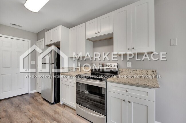 Building Photo - 1356 Royalty Dr