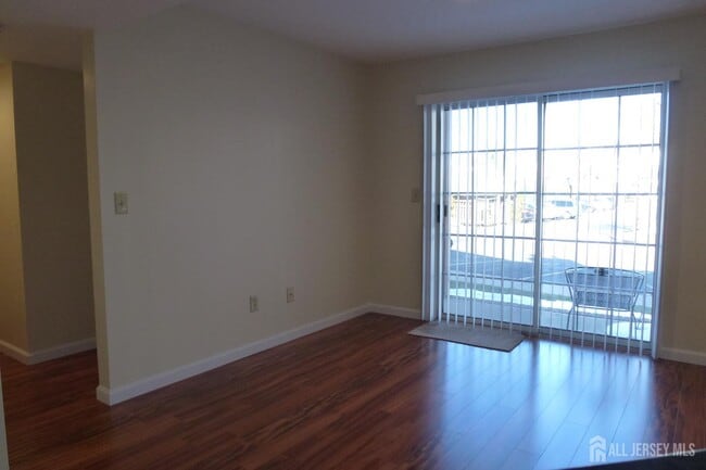 Building Photo - 601 Hampshire Dr