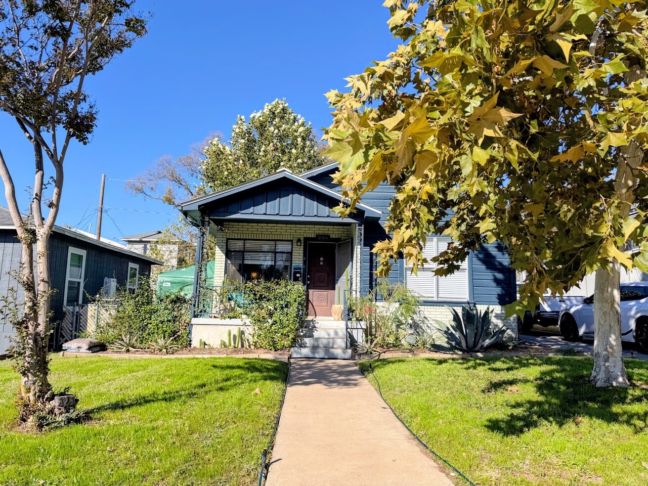 Building Photo - 3004 E 18th St