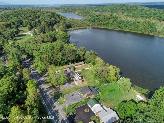 Building Photo - 669 Broadway