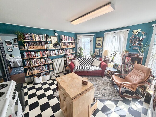 Building Photo - 1 Bedroom in Burlington VT Available 7/1!