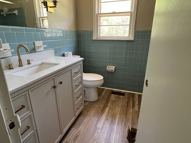 Building Photo - Spacious 4-Bed, 2-Bath Country Home - 1 Acre of Privacy
