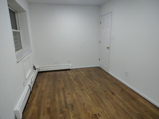 Building Photo - 1 bedroom in OZONE PARK NY 11417