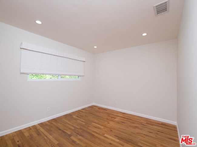 Building Photo - 2933 Acresite St