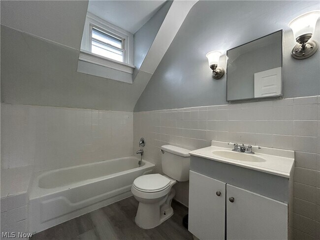 Building Photo - 3512 Henritze Ave