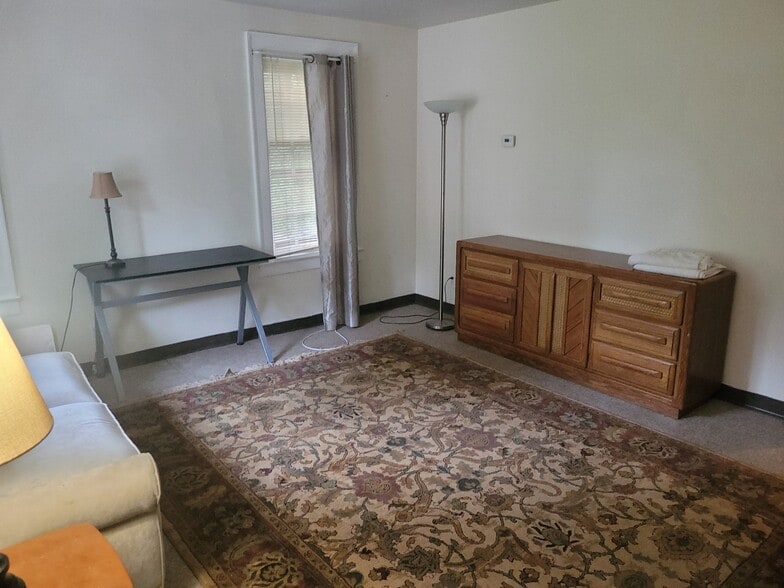 Primary Photo - 2155 Overlook Rd