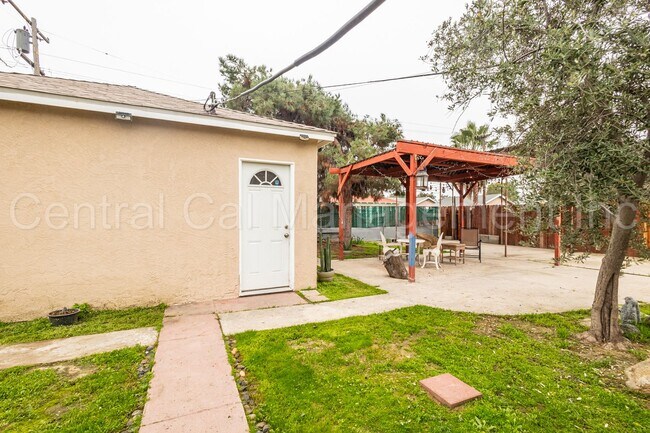 Building Photo - 2 Bedroom/1 Bath Home - $1795 Per Month!