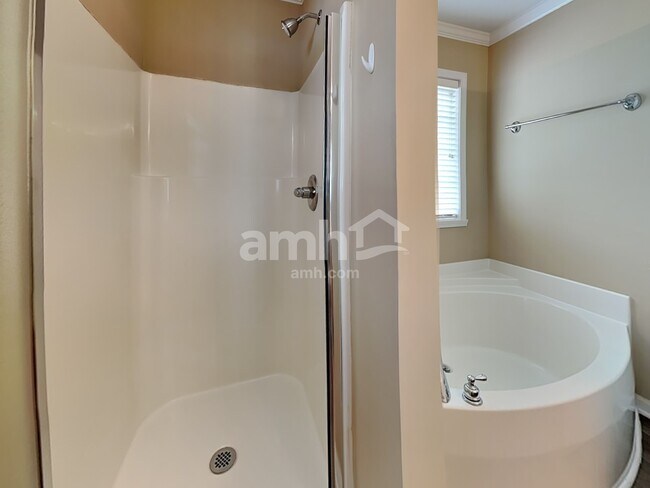 Building Photo - 4030 Creekside Ct