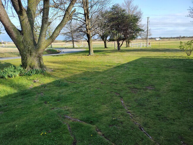 Building Photo - 2025 N 432