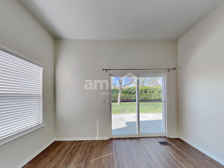 Building Photo - 956 W State St